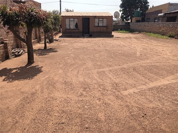 457 m² Land available in Lethlabile