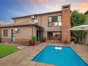 3 Bed House in Ruimsig Country Estate
