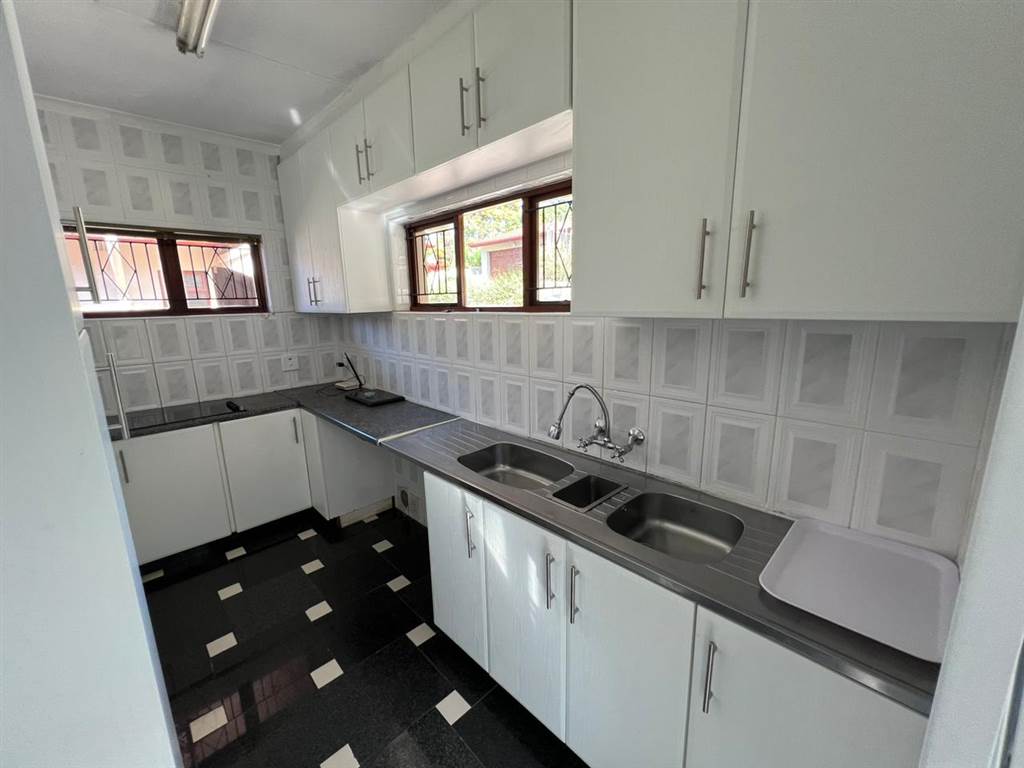 4 Bed House in Durban North photo number 21
