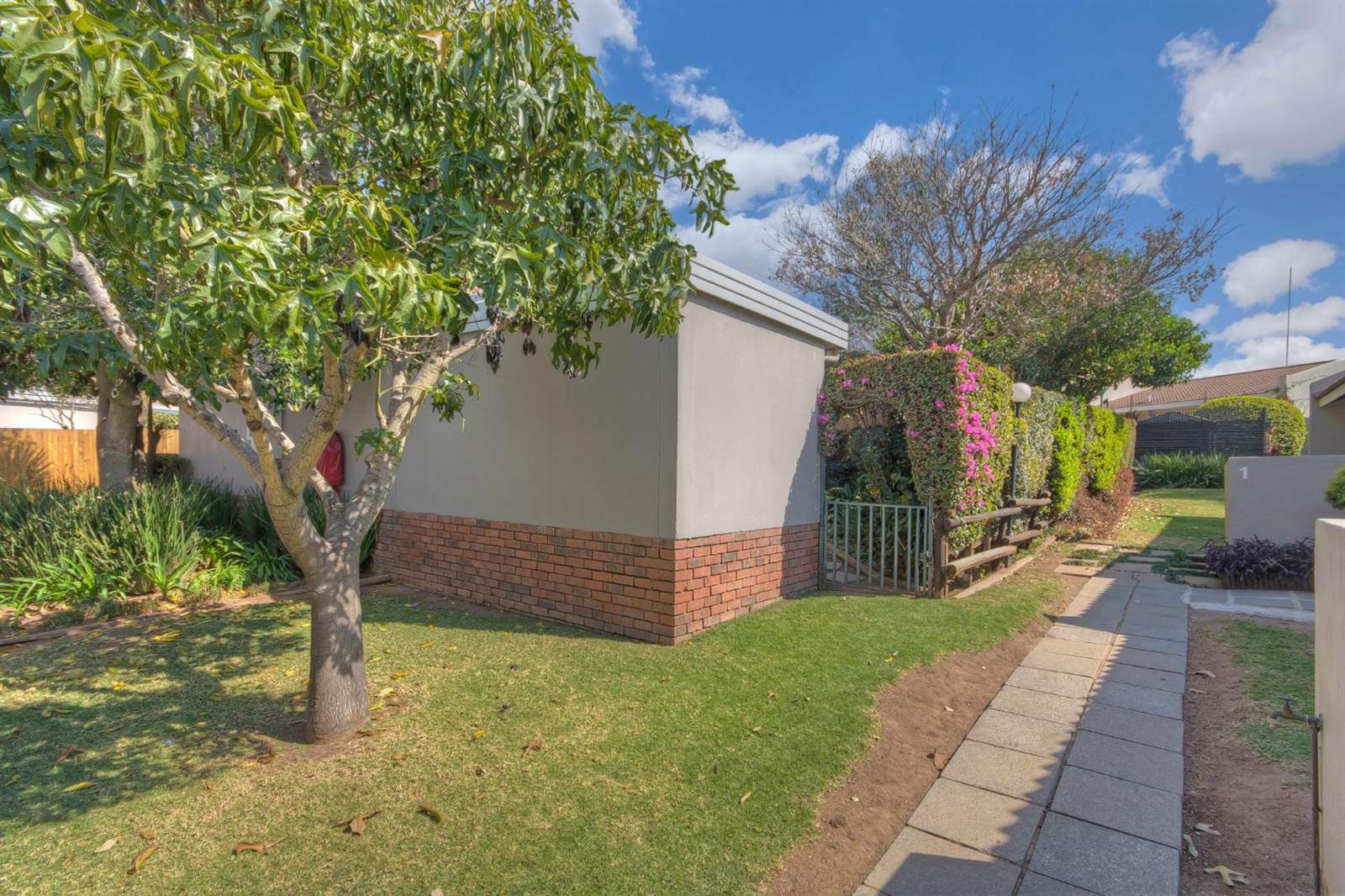 2 Bed Townhouse in Bryanston West photo number 12