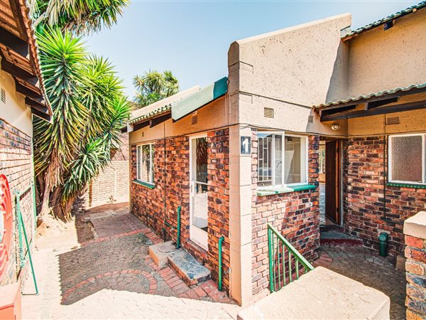 4 Bed Townhouse in Crystal Park