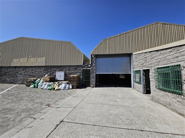 595  m² Industrial space