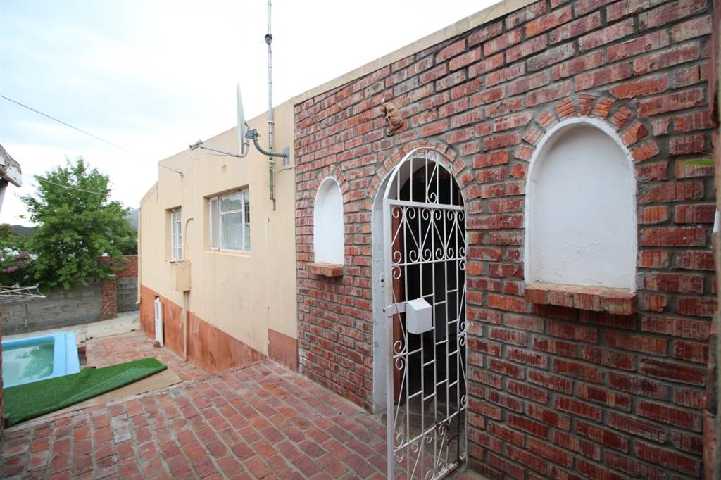 4 Bed House in Montagu photo number 5