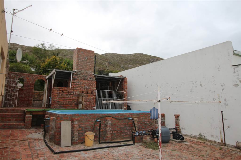 4 Bed House in Montagu photo number 3