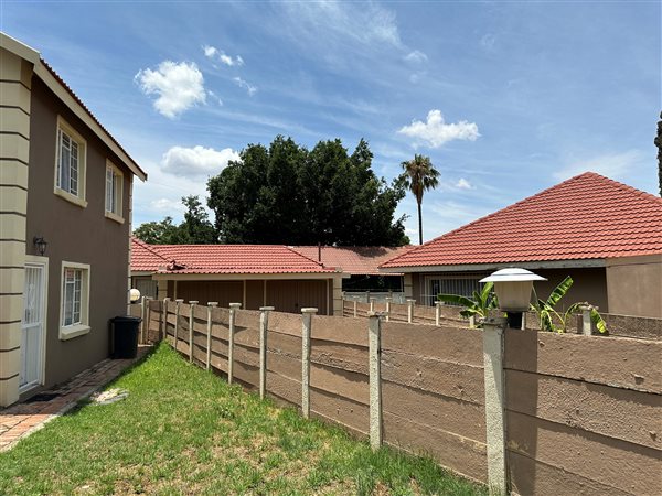 7 Bed House in Adamayview