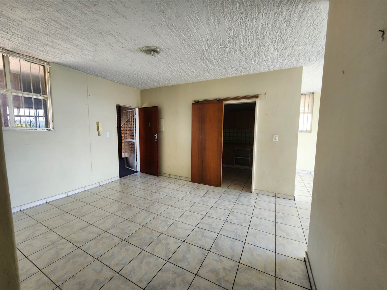 3 Bed Apartment in Rietfontein photo number 14