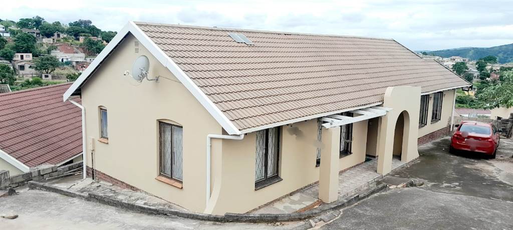 4 Bed House in Kwandengezi photo number 16