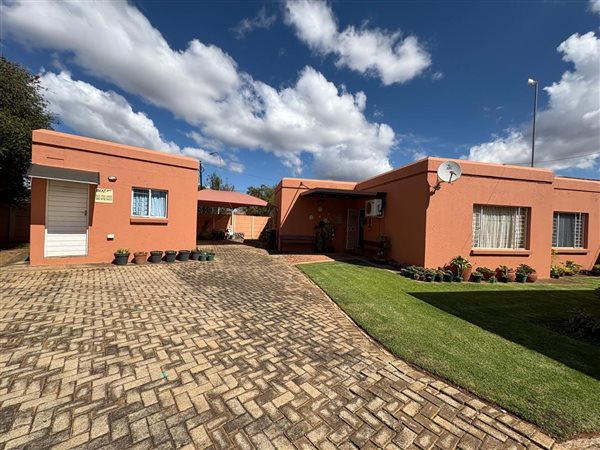 2 Bedroom Townhouse 2 Bedroom Townhouse