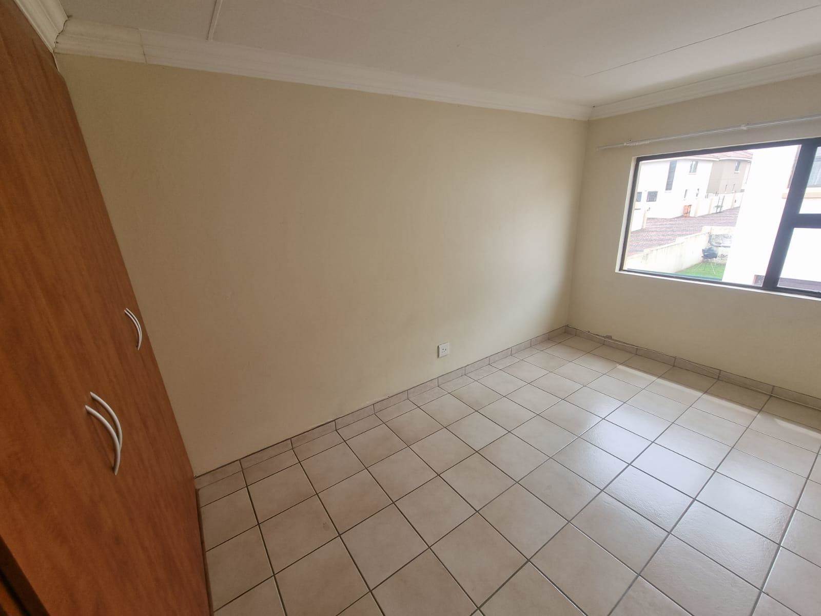 2 Bed House in Secunda photo number 9