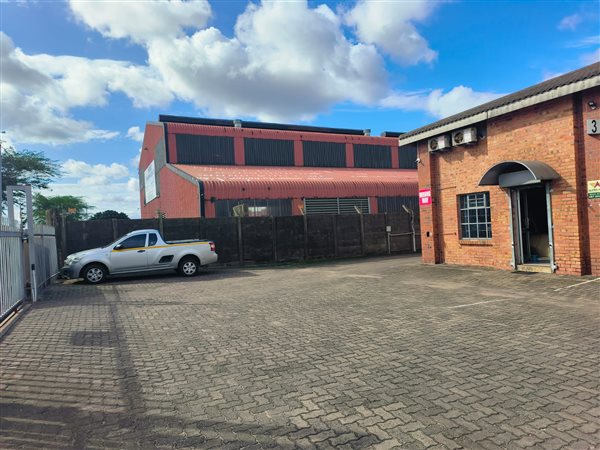 184  m² Commercial space