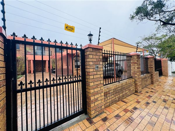 3 Bedroom Duplex 3 Bedroom Duplex