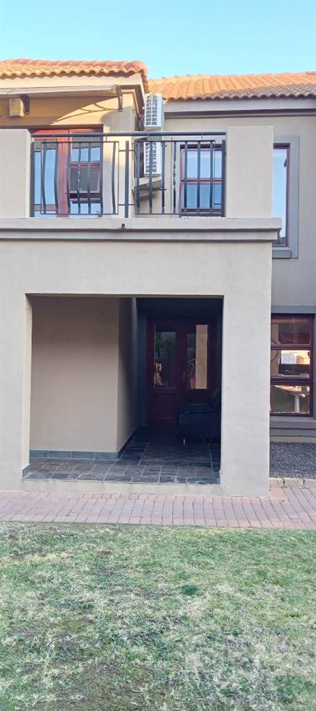 3 Bed House in Hartbeespoort Dam photo number 9