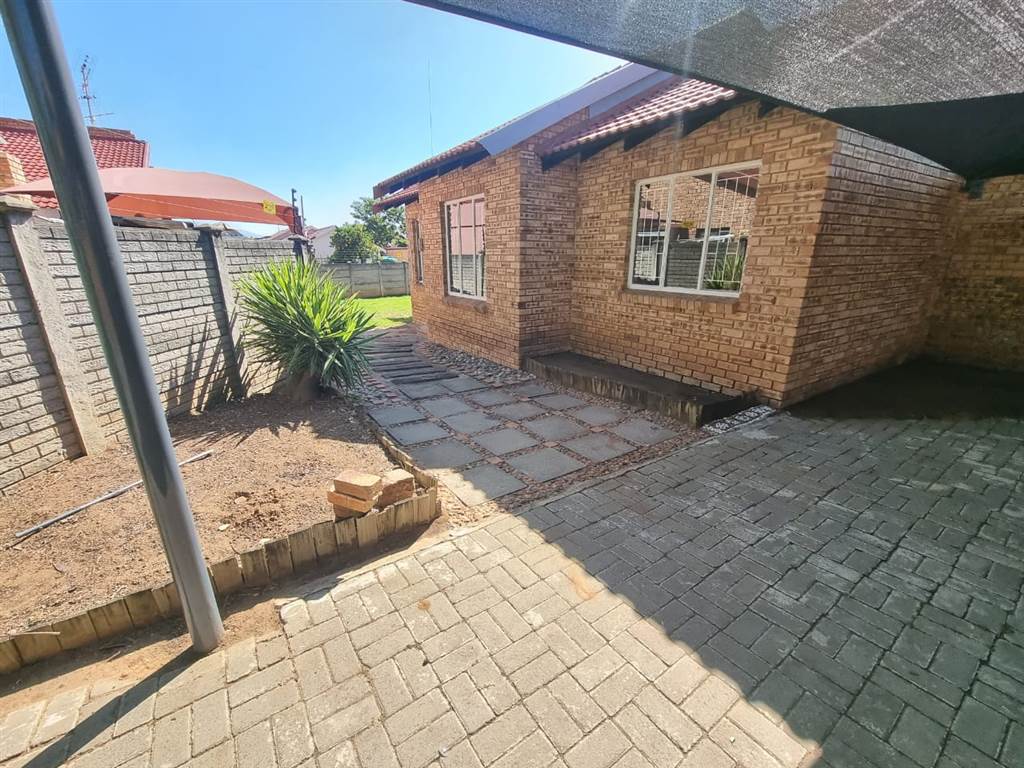 3 Bed House in Bo Dorp photo number 24