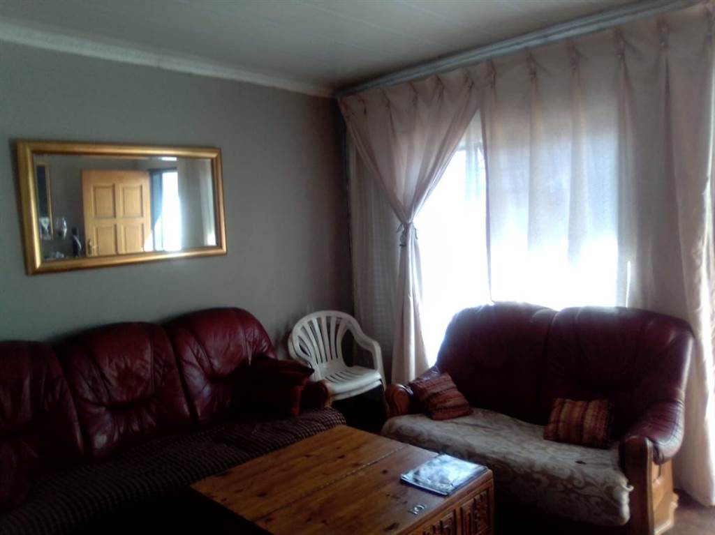 3 Bed House in Klipspruit photo number 5