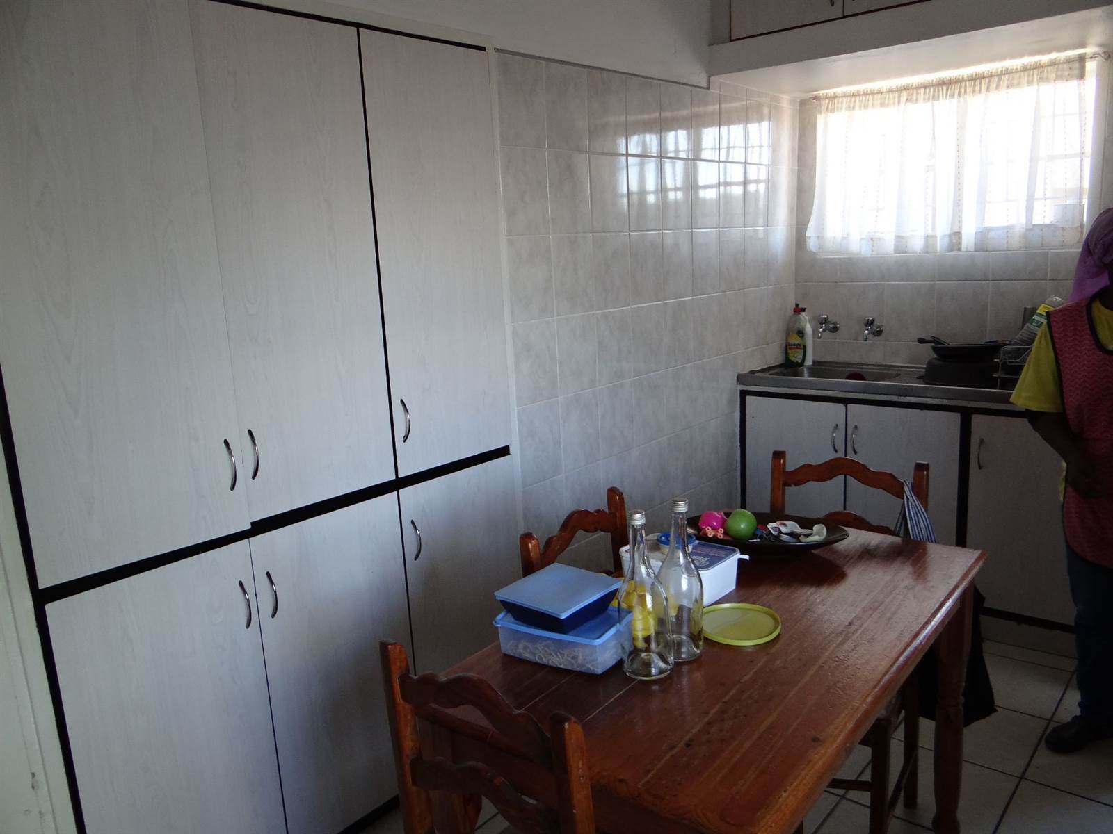 3 Bed House in Beaufort West photo number 17