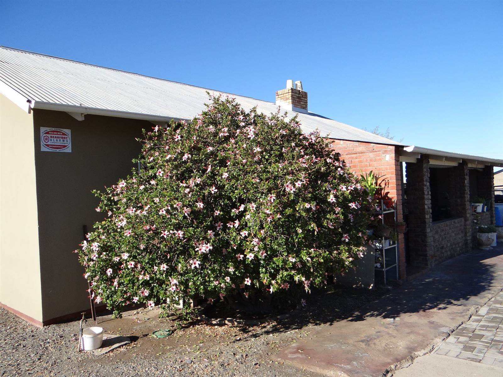 3 Bed House in Beaufort West photo number 5