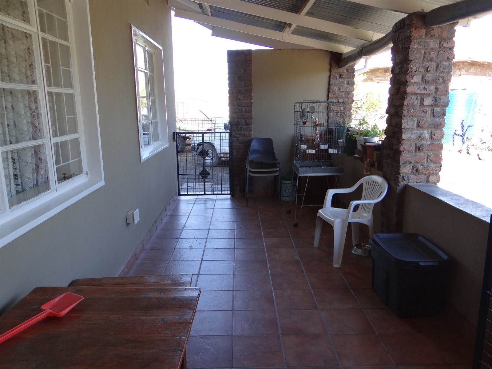 3 Bed House in Beaufort West photo number 10