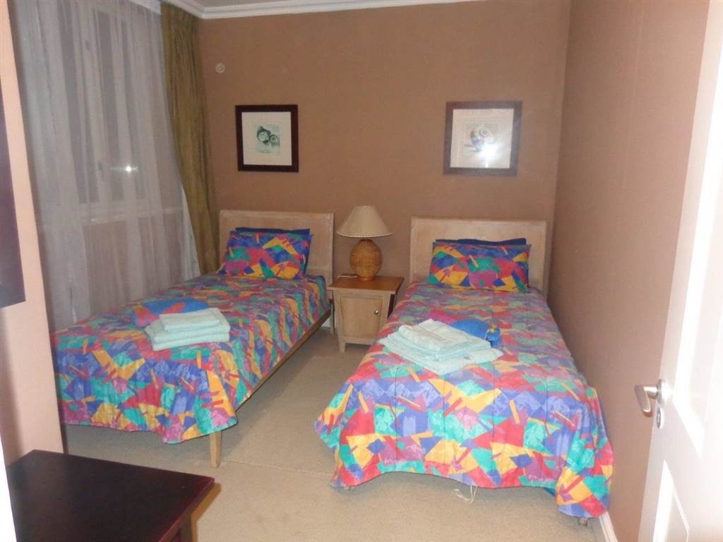 2 Bed Flat in St Francis Bay photo number 3
