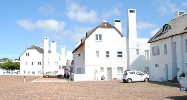 2 Bed Flat in St Francis Bay photo number 1