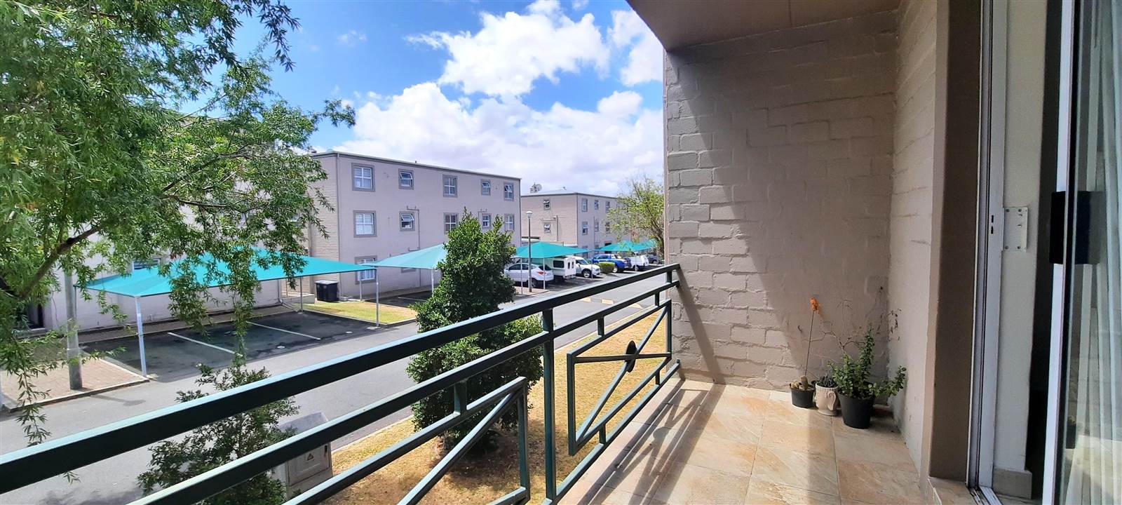 2 Bed Apartment in Vredekloof photo number 11