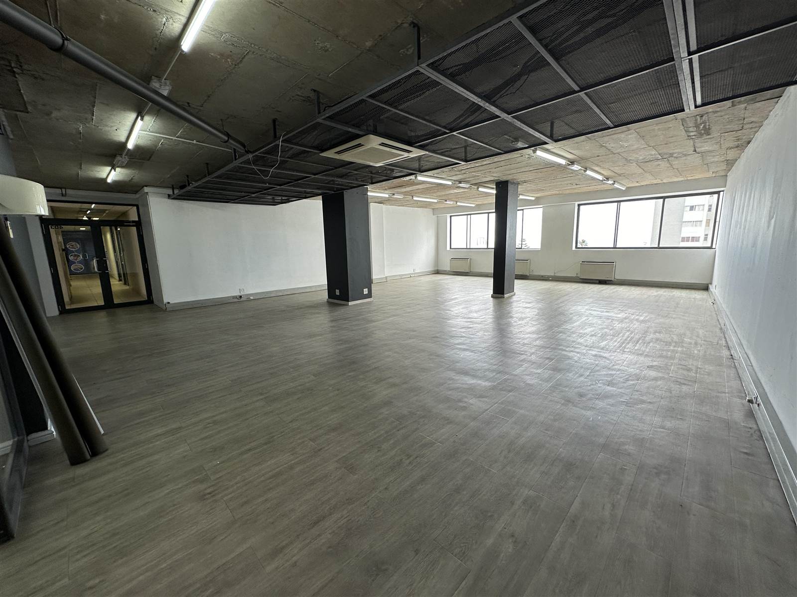 220  m² Commercial space in Sea Point photo number 11