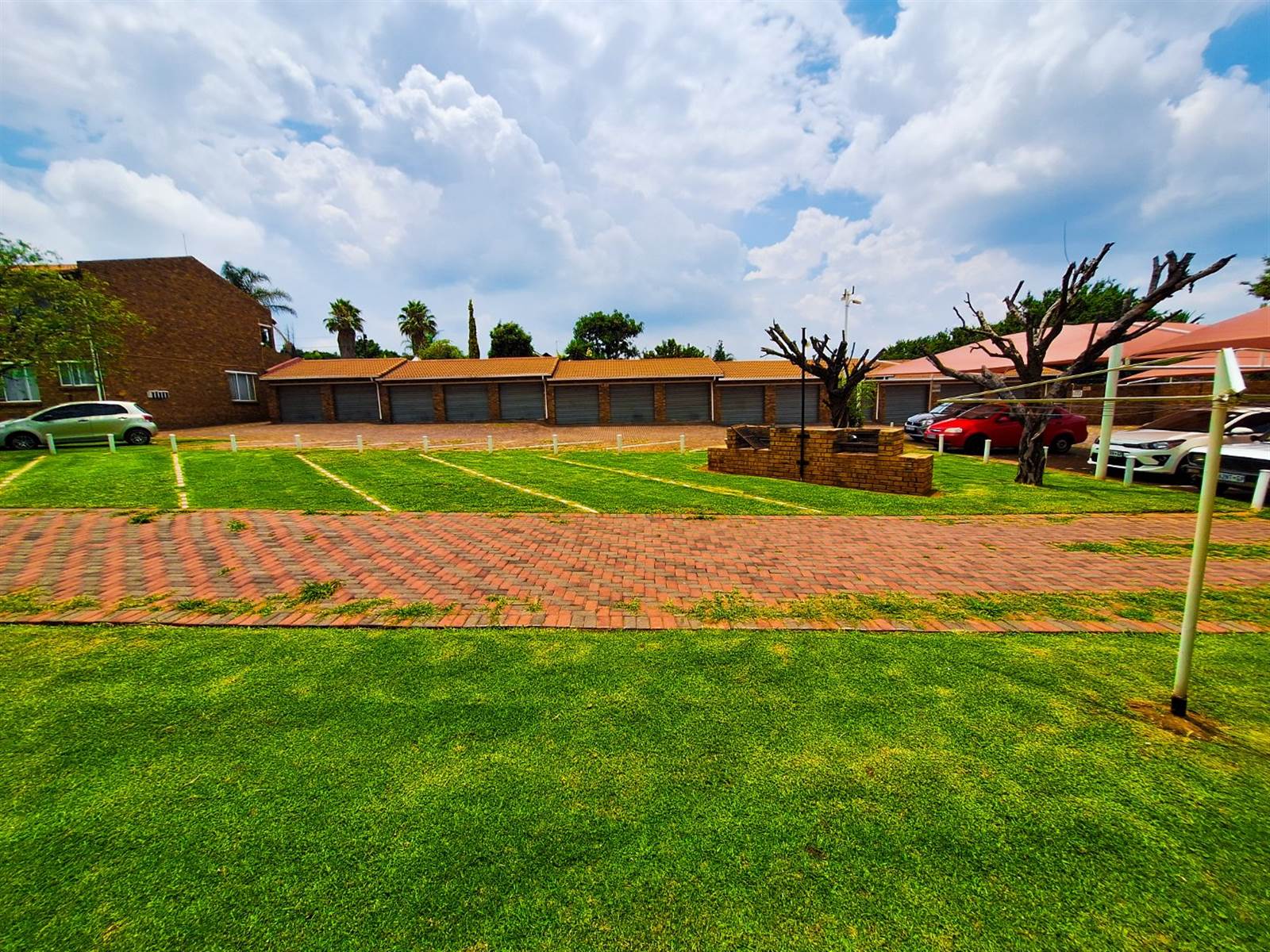 2 Bed Apartment in Krugersdorp North photo number 13