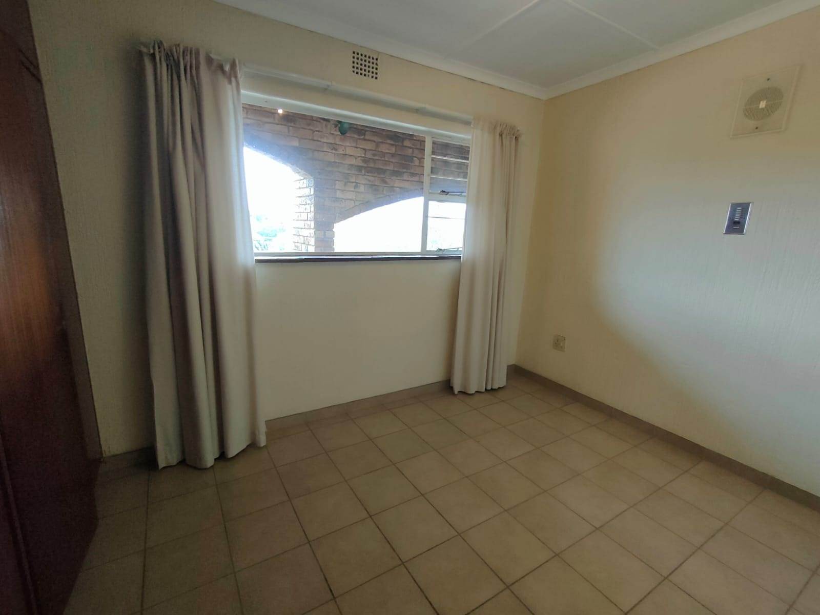 2 Bed Apartment in Cresta photo number 27