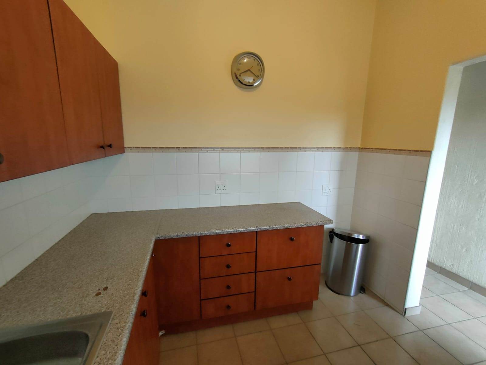 2 Bed Apartment in Cresta photo number 9