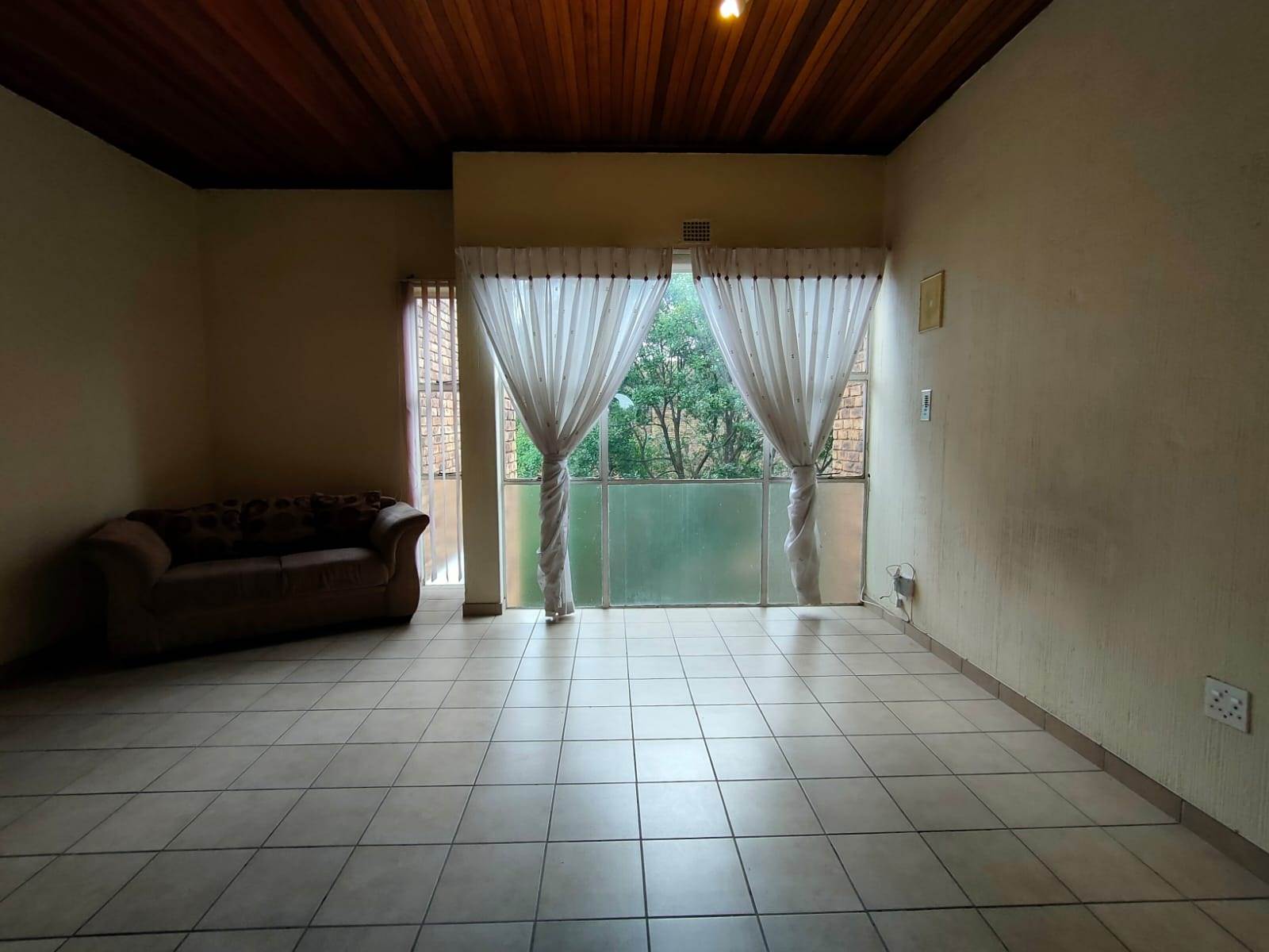 2 Bed Apartment in Cresta photo number 12