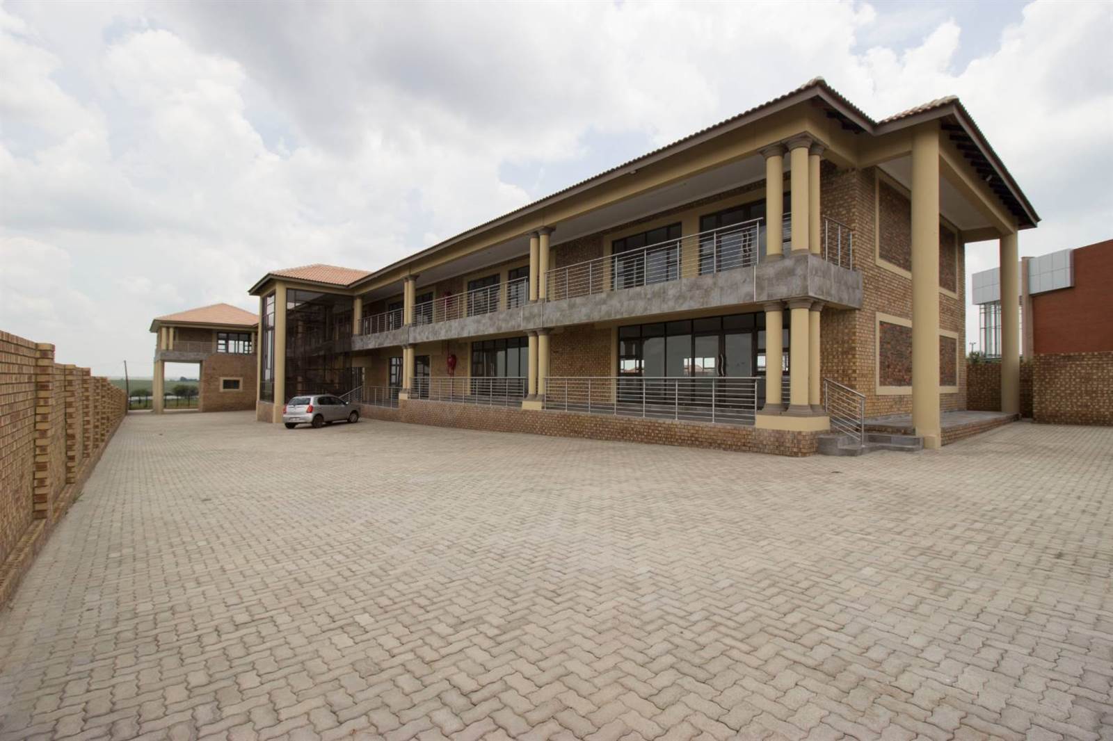 87  m² Commercial space in Witbank Central photo number 1