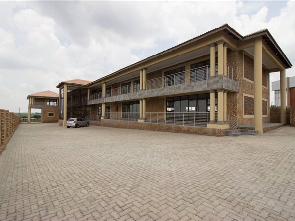 87  m² Commercial space in Witbank Central
