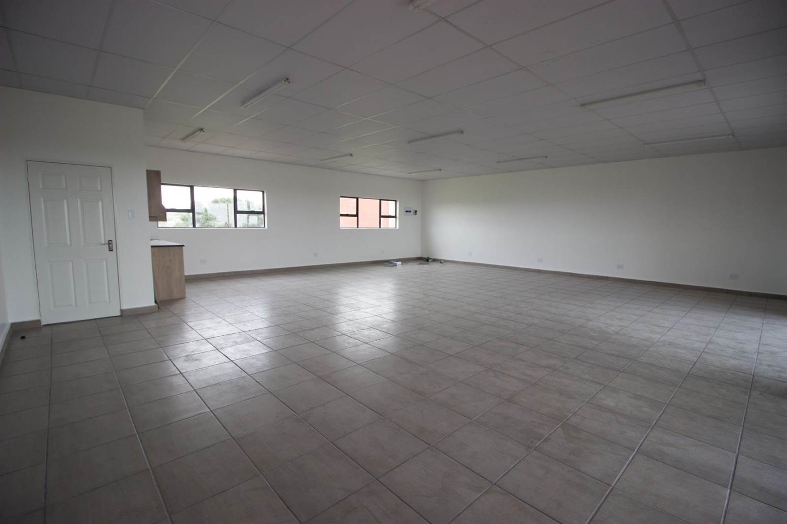 87  m² Commercial space in Witbank Central photo number 6