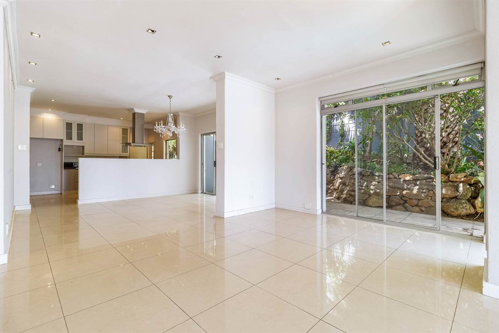 4 Bed House in Fresnaye photo number 11