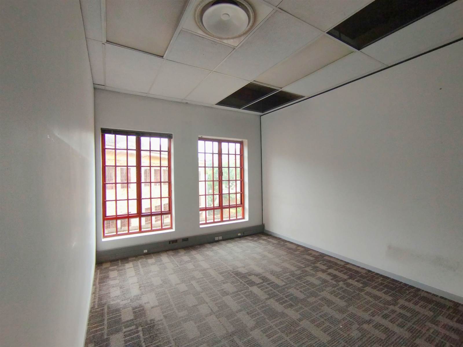 350  m² Office Space in Westville photo number 8