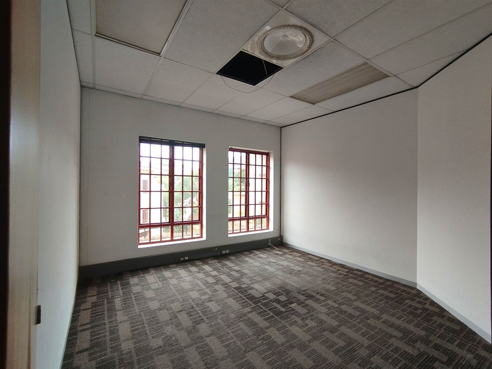 350  m² Office Space in Westville photo number 6