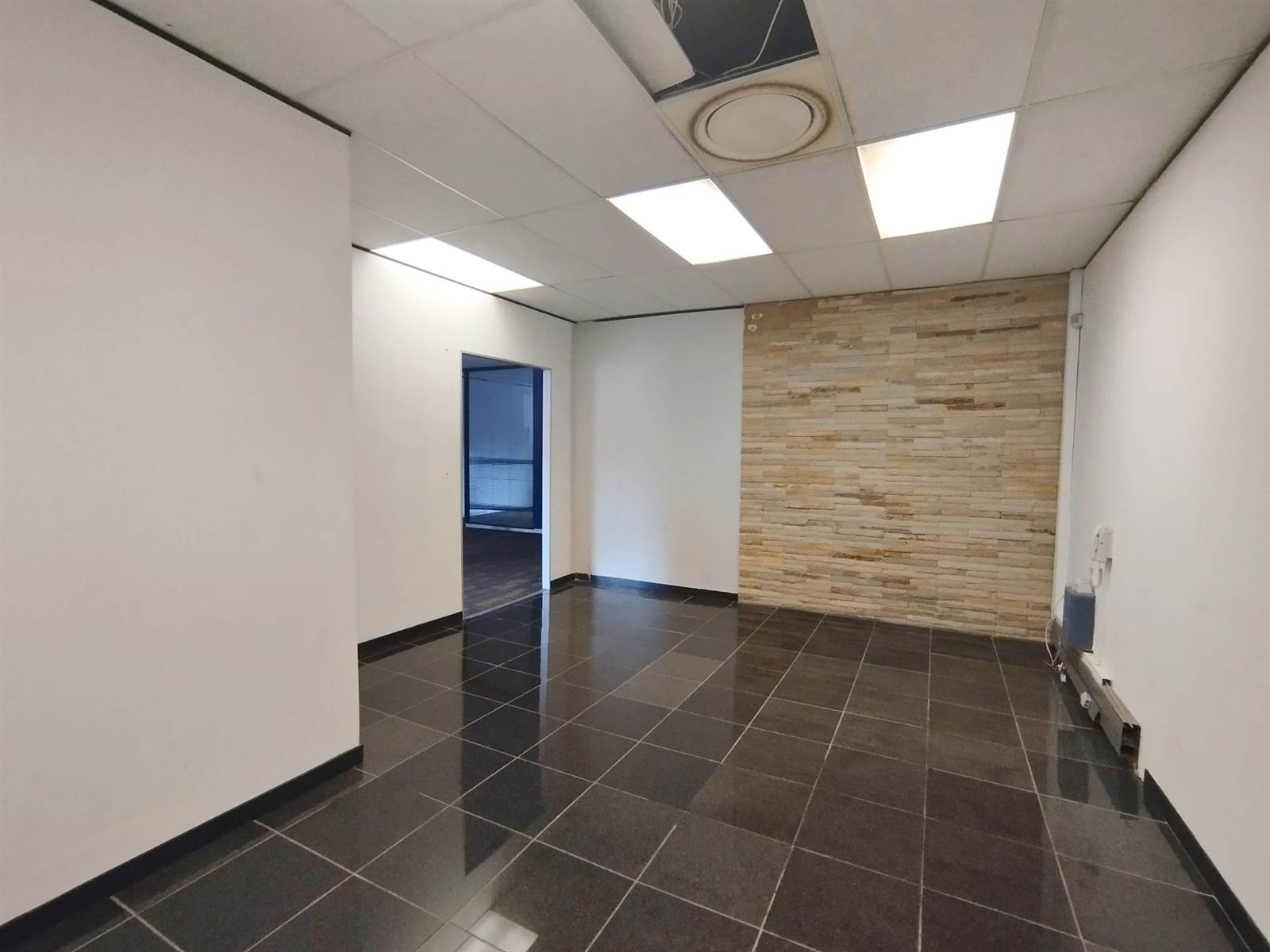 350  m² Office Space in Westville photo number 4