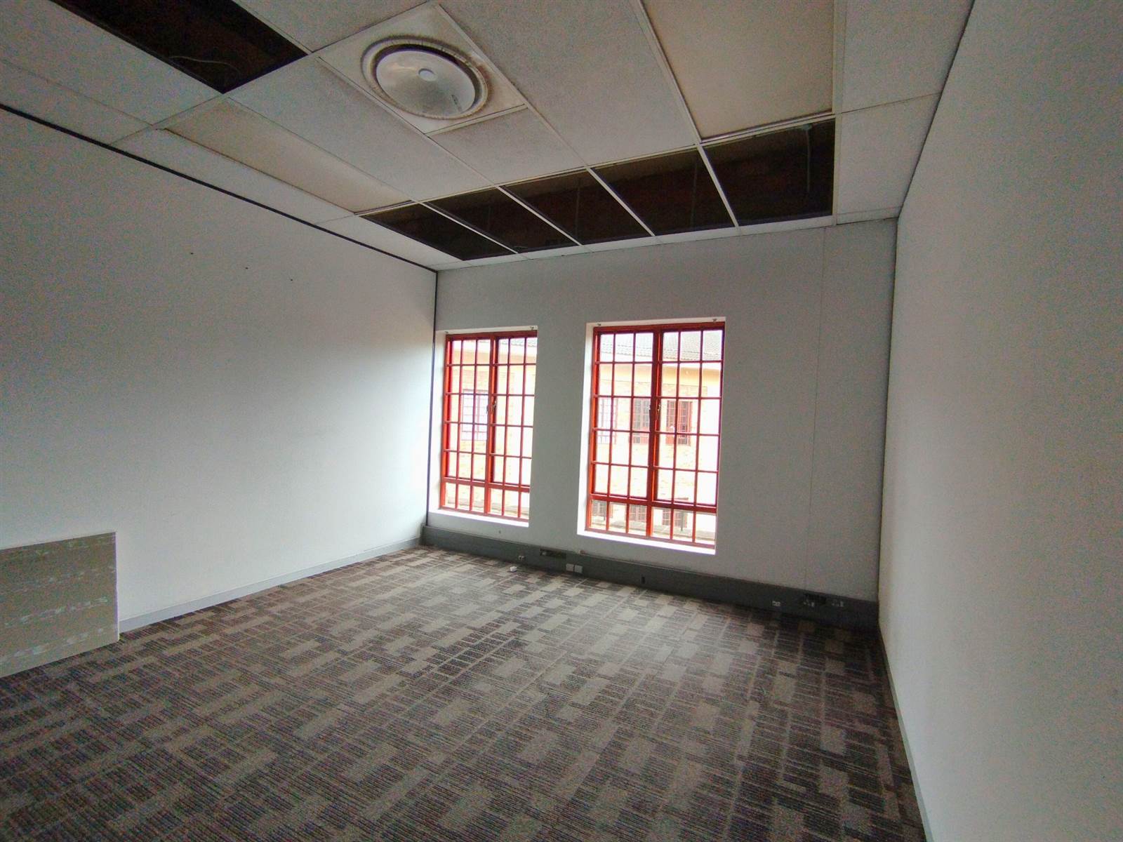 350  m² Office Space in Westville photo number 10
