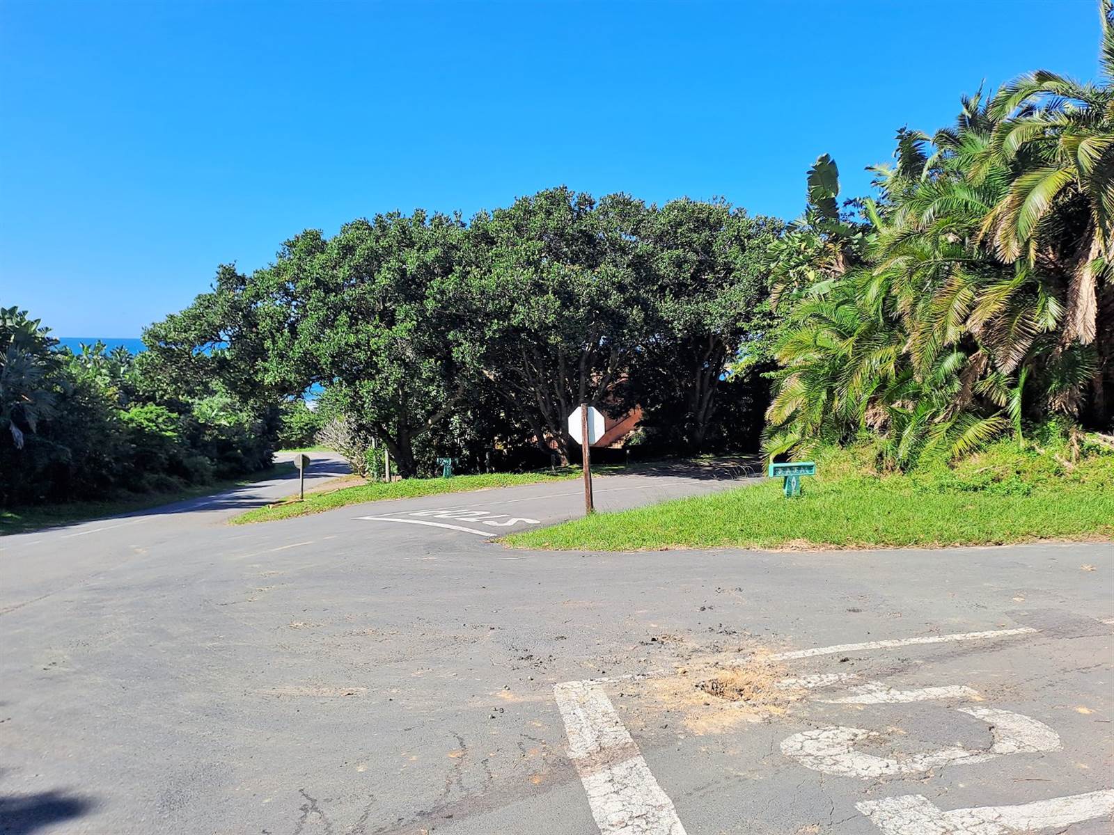 1047 m² Land available in Leisure Bay photo number 3