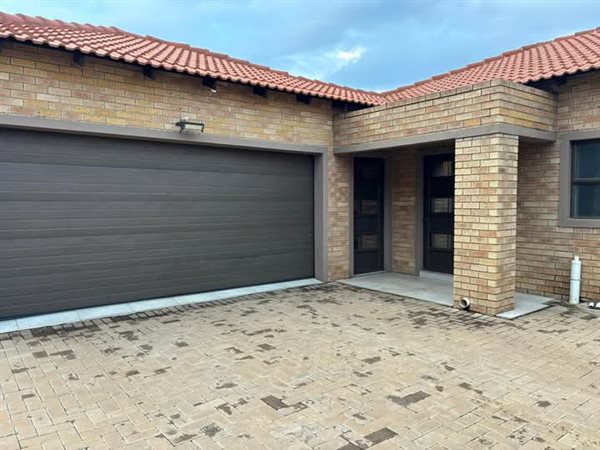 3 Bedroom Townhouse 3 Bedroom Townhouse
