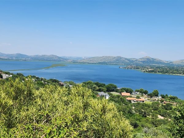 925 m² Land available in Kosmos