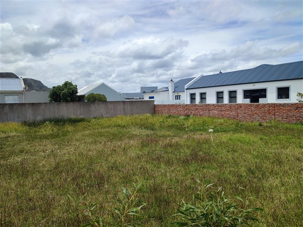 325 m² Land