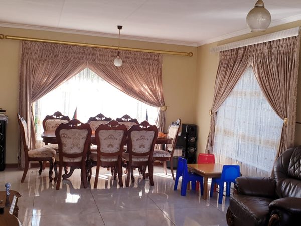 4 Bedroom House 4 Bedroom House