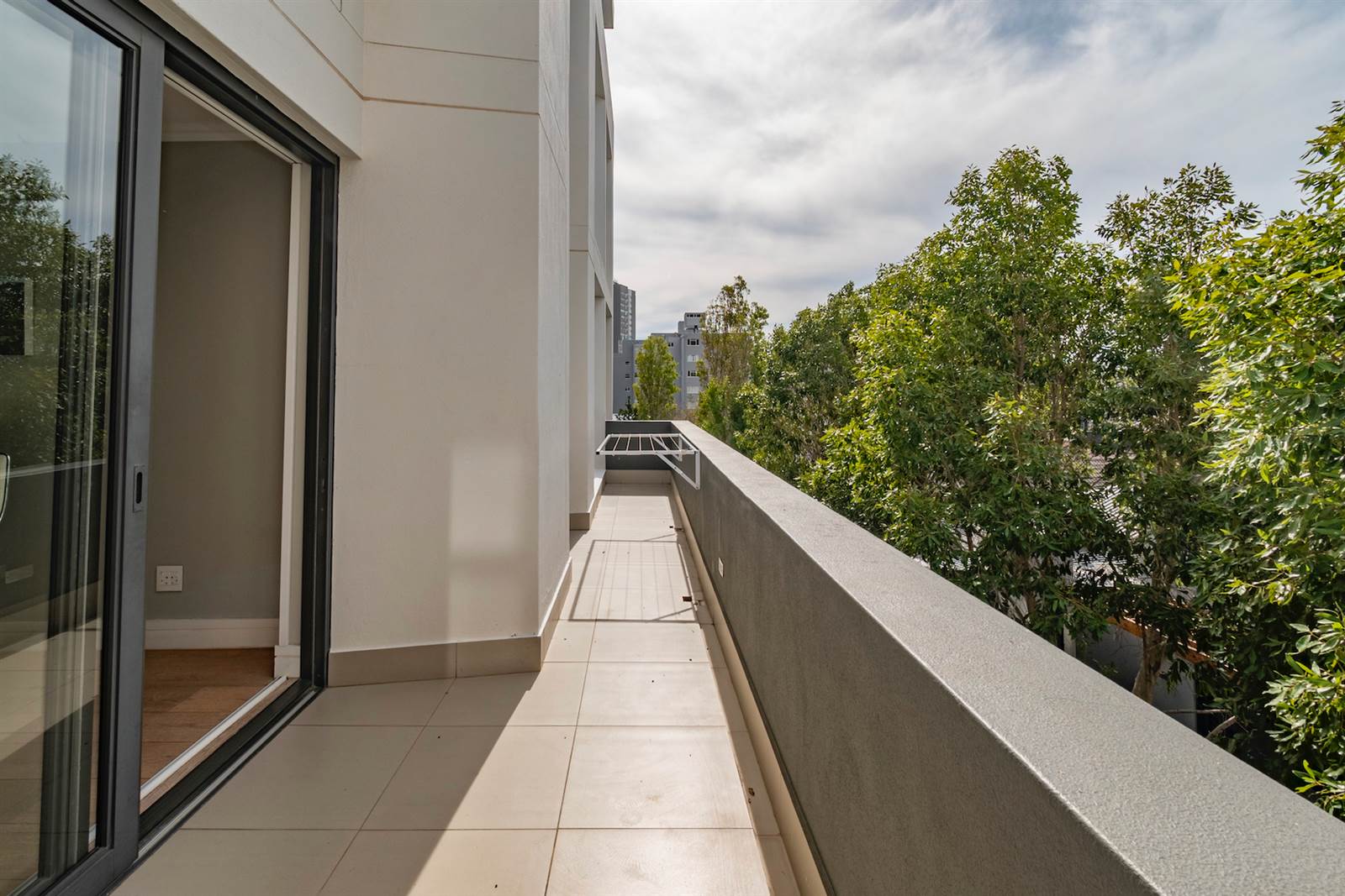 3 Bed Apartment in Fresnaye photo number 16