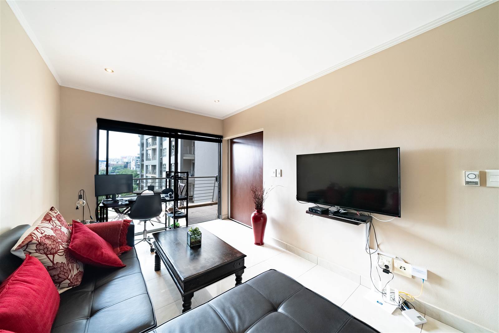 1 Bed Apartment in Sandhurst photo number 6