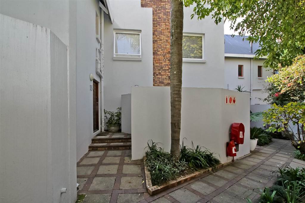 3 Bed Townhouse in Fourways Gardens photo number 19