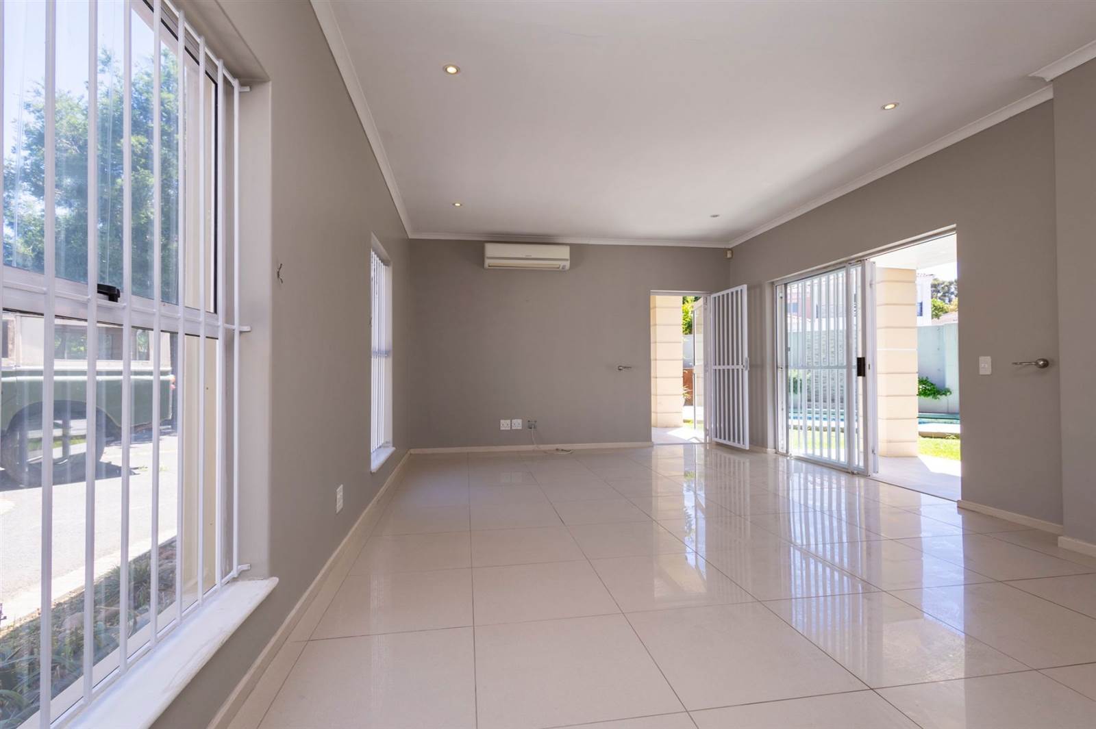 3 Bed House in Durbanville Central photo number 4