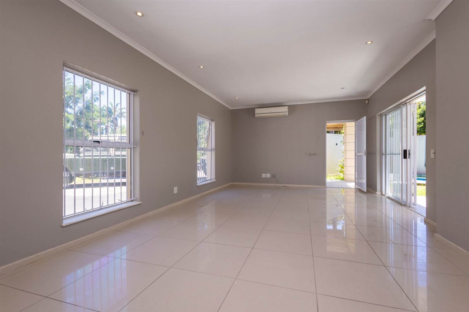 3 Bed House in Durbanville Central photo number 3