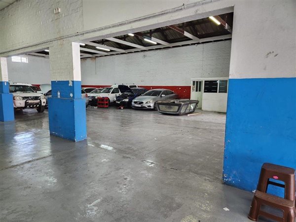 652  m² Industrial space in East London Central