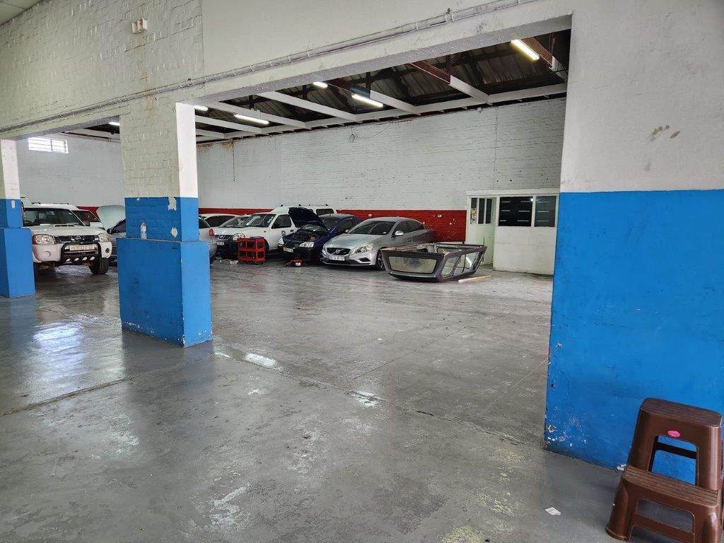 652  m² Industrial space in East London Central photo number 1