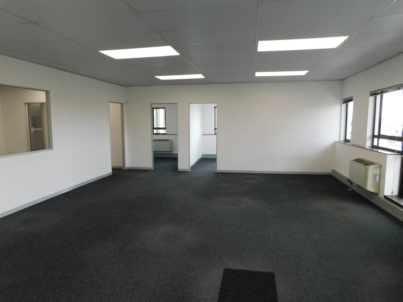 144  m² Office Space in Hyde Park photo number 10
